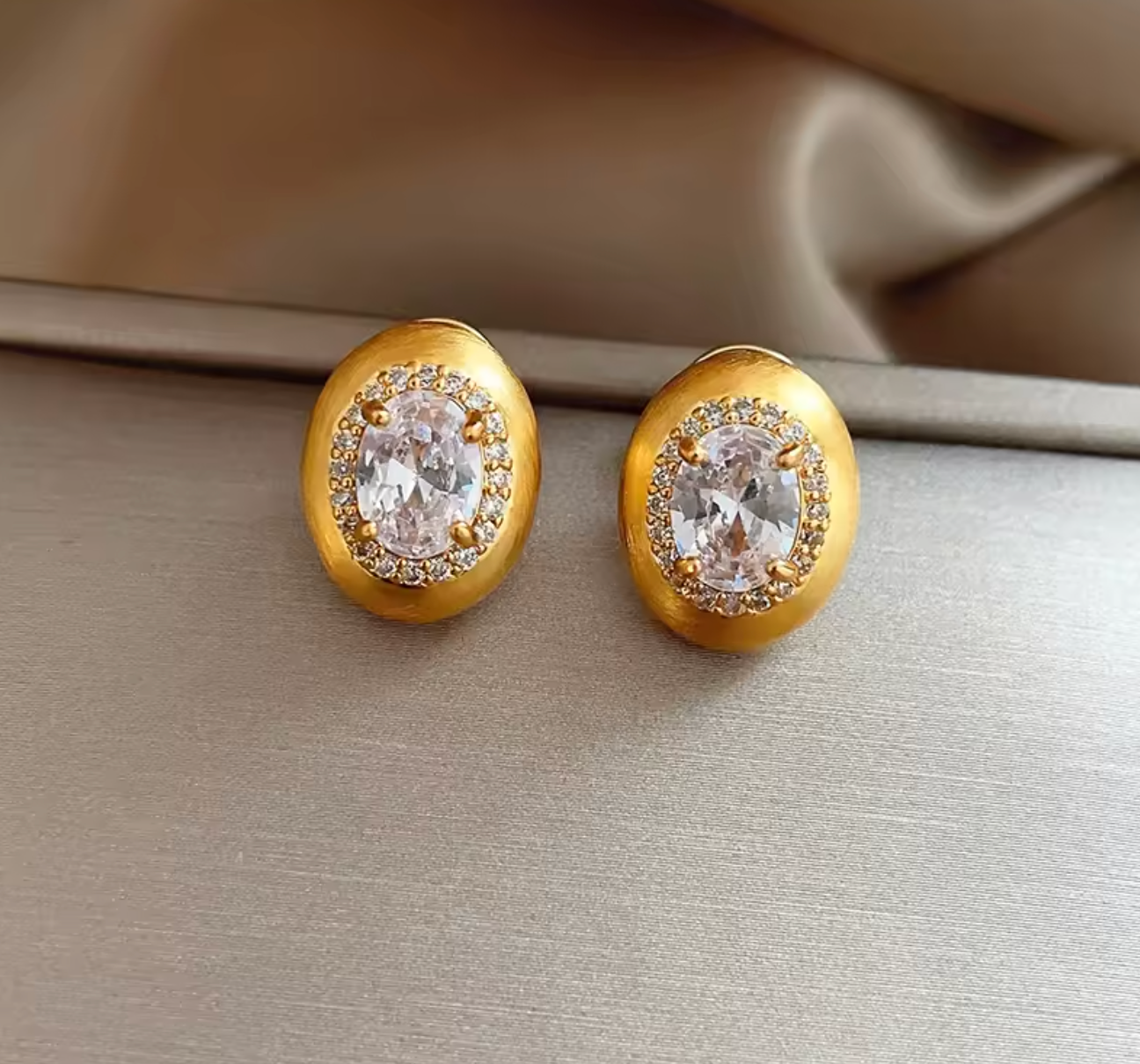 Mid Ancient Style Metal Brushed Oval Stud Earrings with Rhinestone Inlay