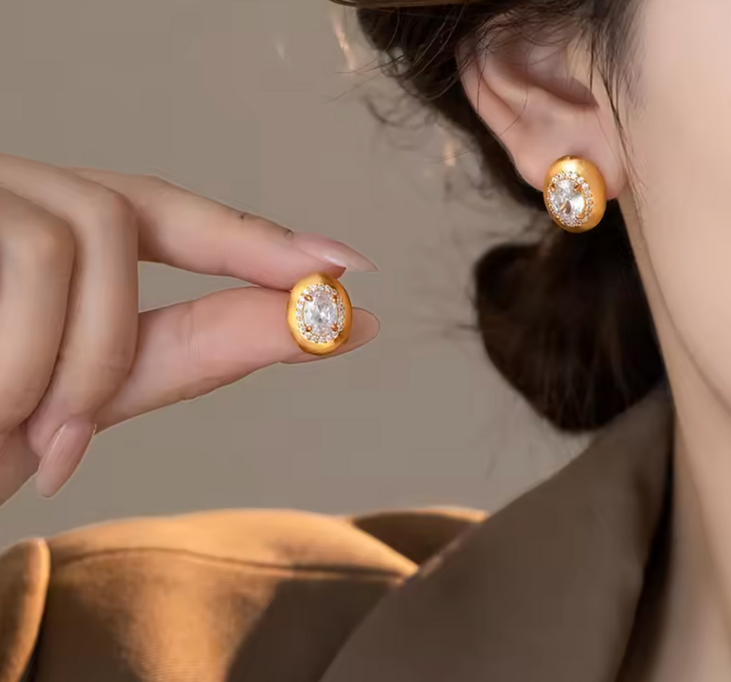 Mid Ancient Style Metal Brushed Oval Stud Earrings with Rhinestone Inlay